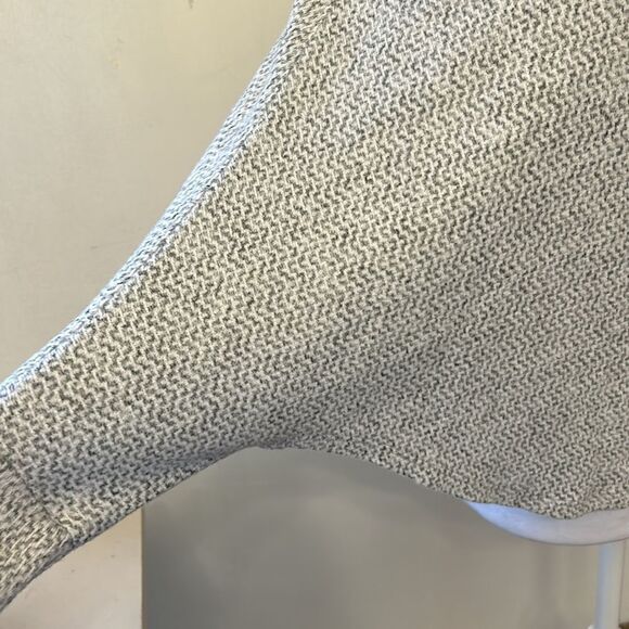 Erge gray white patterned bat wing top Size M EUC - Picture 3 of 8
